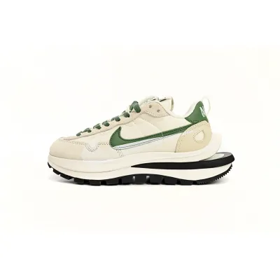 PKstockx Sacai x Nike VaporWaffle Sesame and Beige Green DD1875-102  01