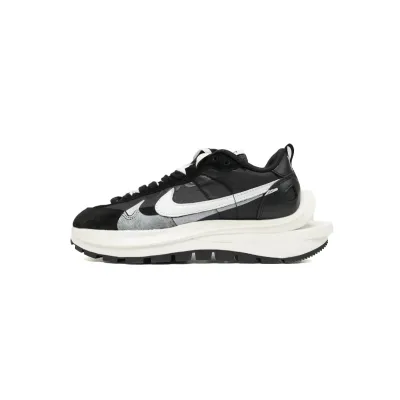 PKstockx Sacai x Nike VaporWaffle Sesame and Black And White DD1875-011 01