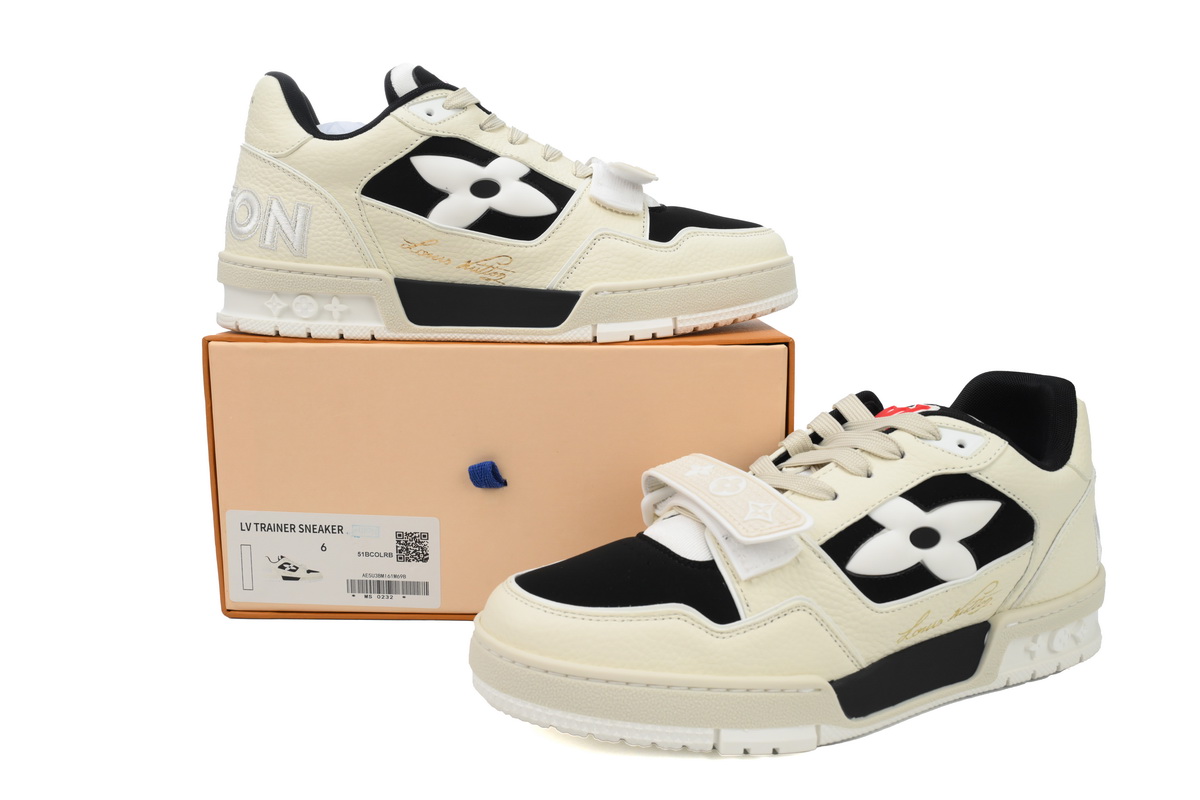 PK God Batch LOUIS VUITTON Trainer Monogram Flower Black