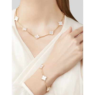 Vintage Alhambra bracelet, 5 motifs yellow gold 02