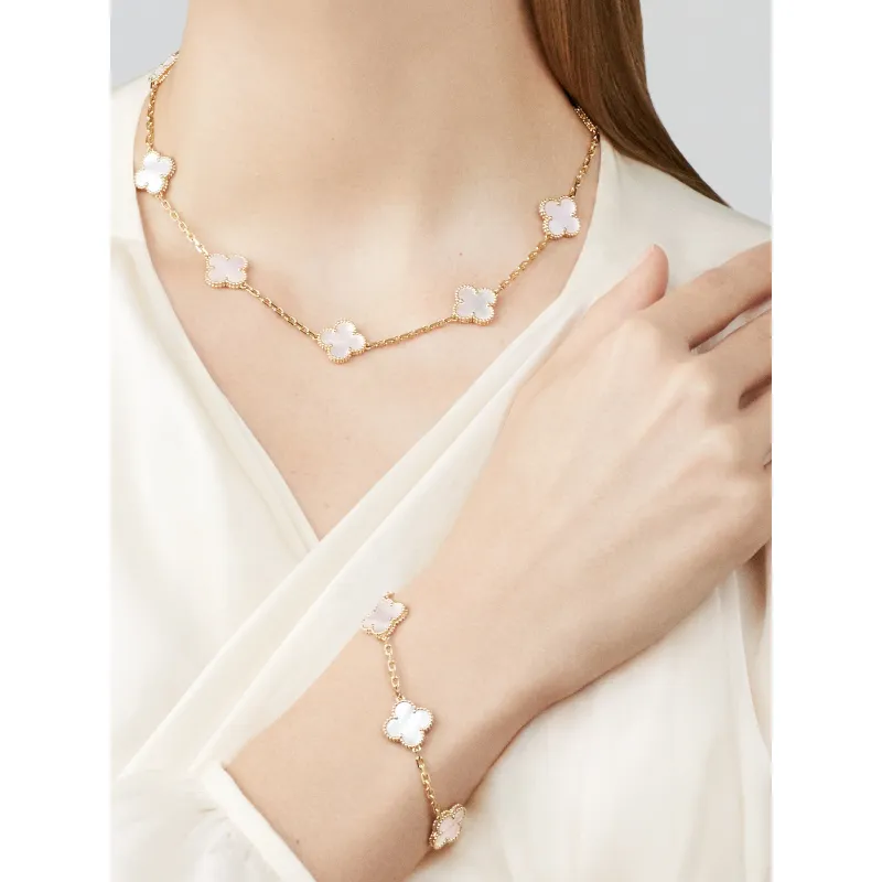 Vintage Alhambra bracelet, 5 motifs yellow gold