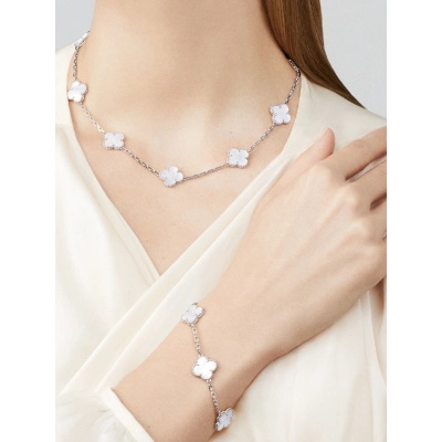Vintage Alhambra bracelet, 5 motifs white gold 02