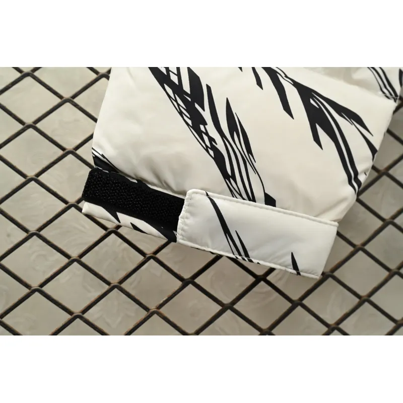the n0*h F**e splicing white and white zebra