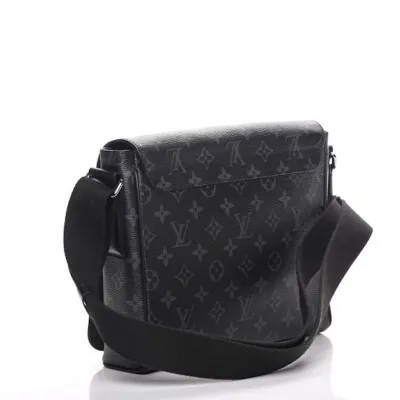 Louis Vuitton Messenger District Monogram Eclipse PM Noir Black 02