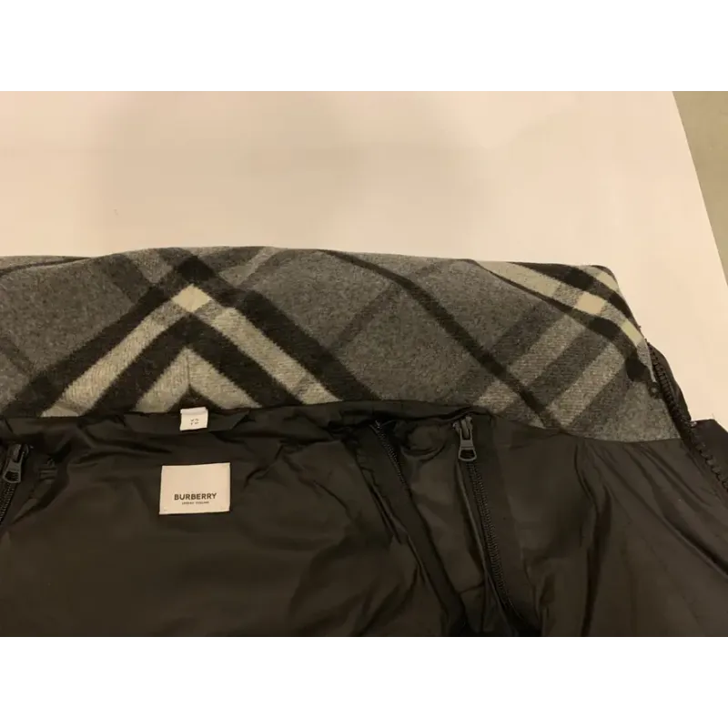 Burberry Hooded Puffer Jacket with Hood Black