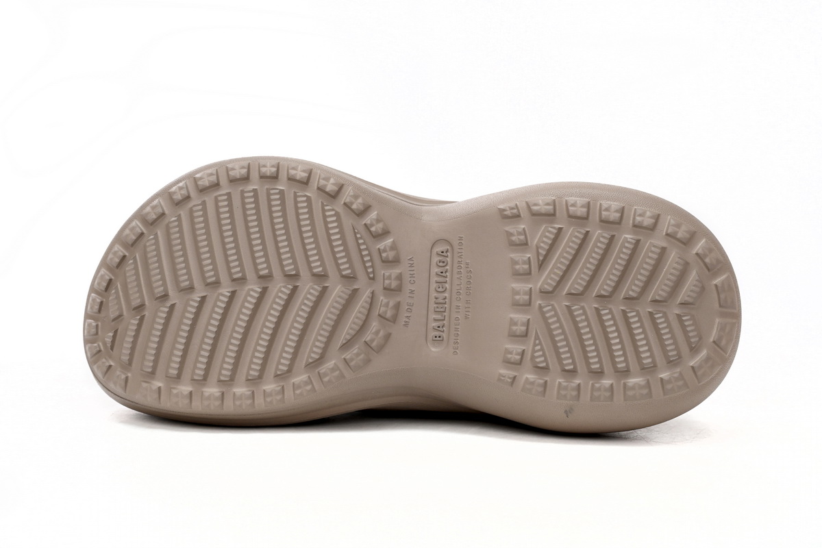 PK God Batch BALENCIAGA Pool Crocs Beige 677386 W1S8E 2500