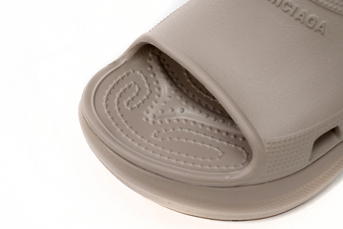 PK God Batch BALENCIAGA Pool Crocs Beige 677386 W1S8E 2500