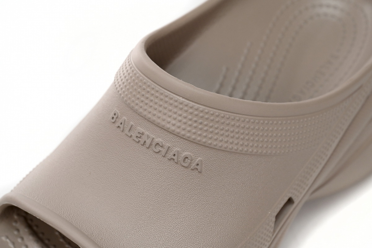 PK God Batch BALENCIAGA Pool Crocs Beige 677386 W1S8E 2500