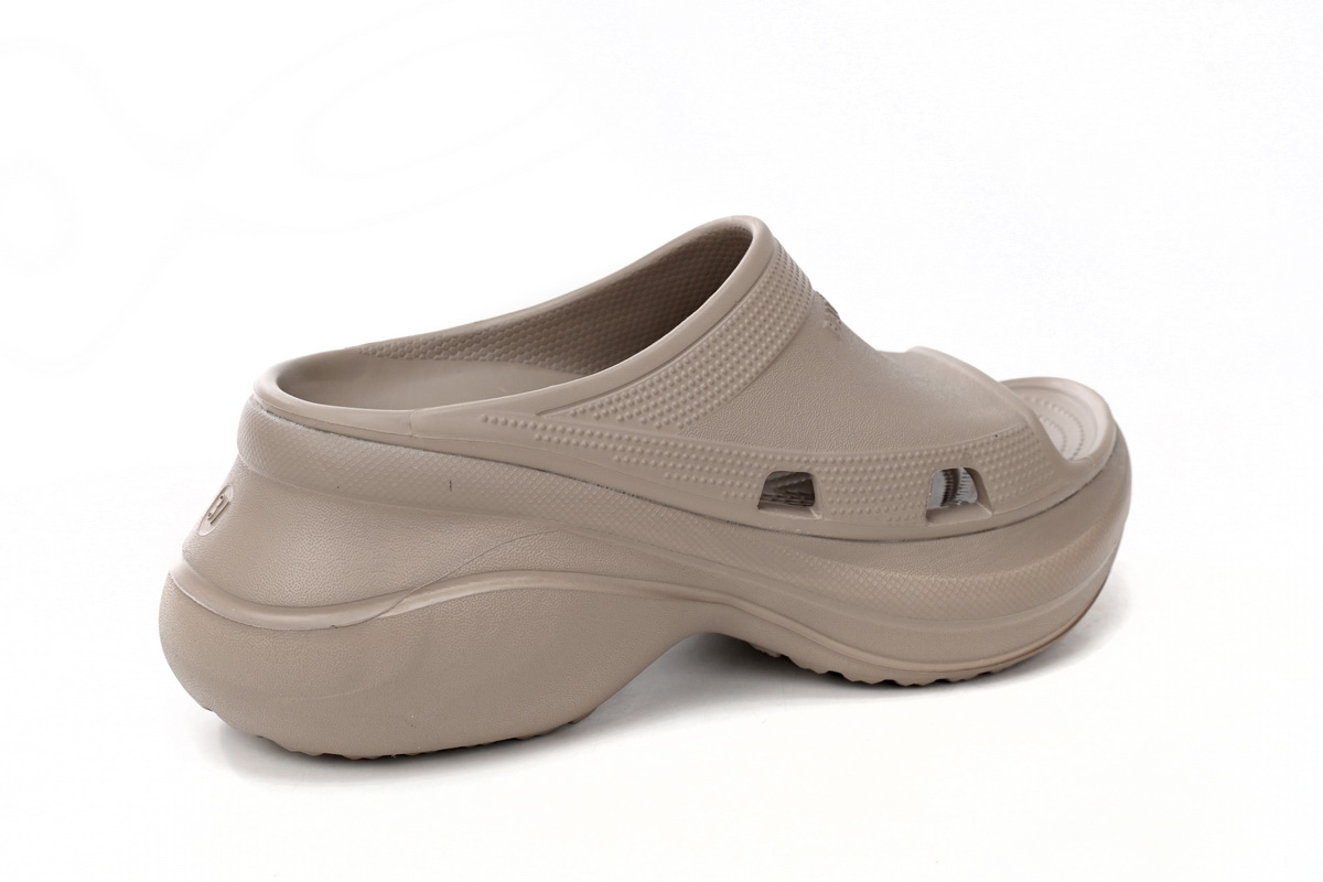 PK God Batch BALENCIAGA Pool Crocs Beige 677386 W1S8E 2500