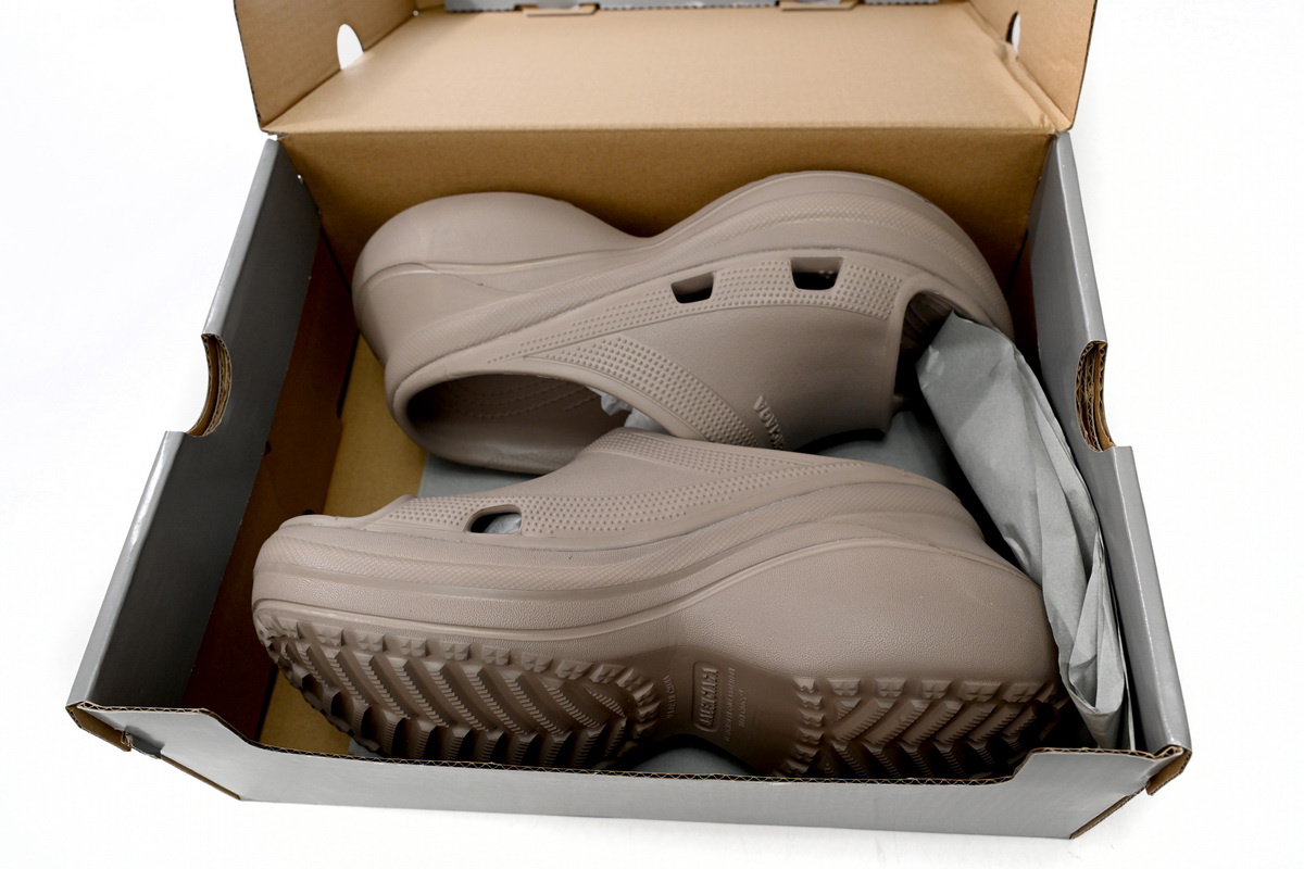 PK God Batch BALENCIAGA Pool Crocs Beige 677386 W1S8E 2500