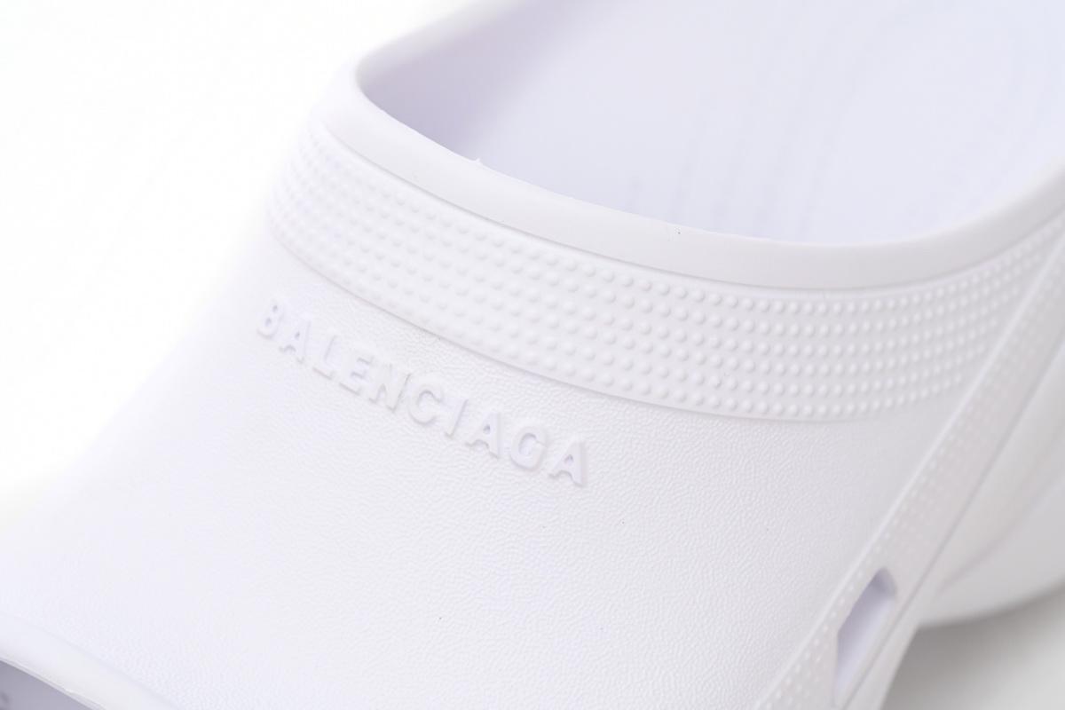 PK God Batch BALENCIAGA Pool Crocs White 677389 W1S8E 9000