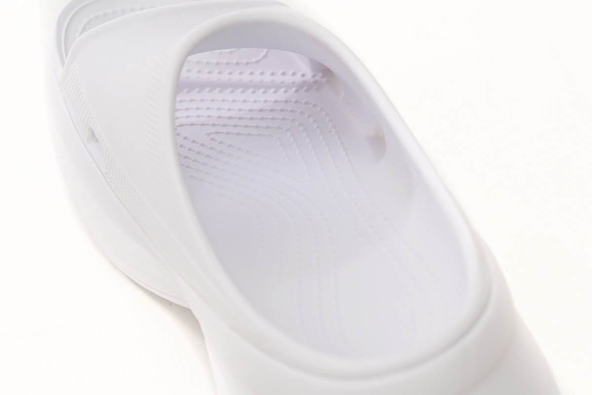 PK God Batch BALENCIAGA Pool Crocs White 677389 W1S8E 9000