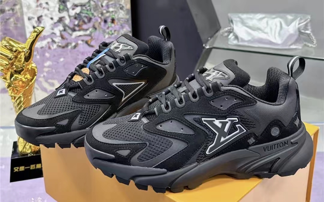 LOUIS VUITTON Black one