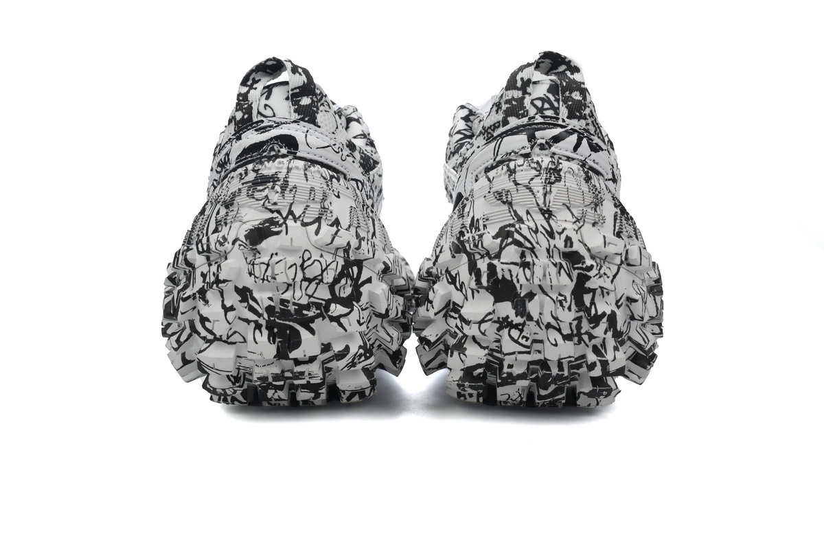 PK God Batch Balenciaga Defender Graffiti 685611 W2RAM 9010