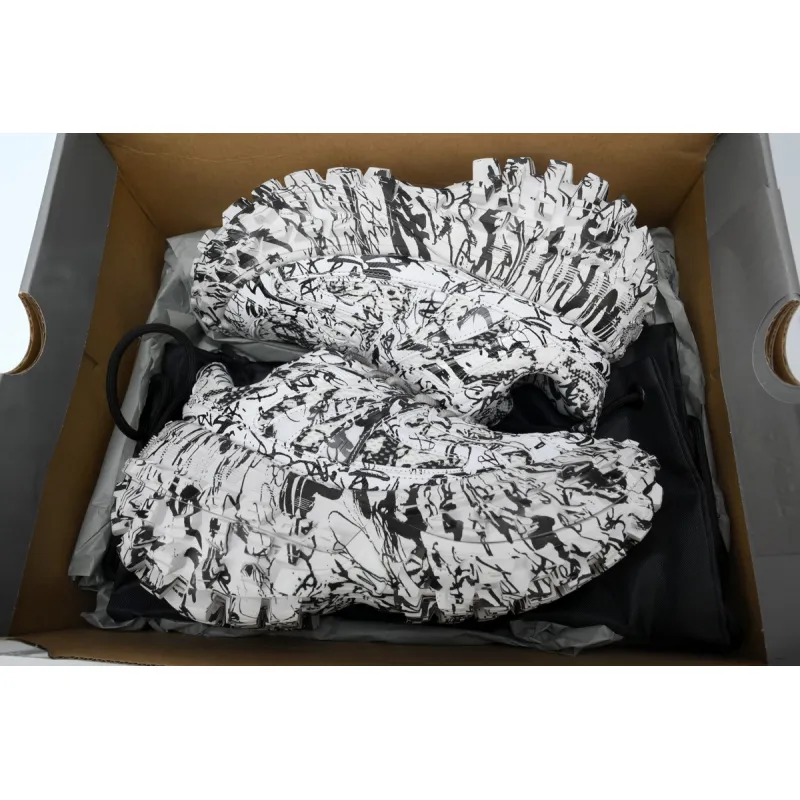 PK God Batch Balenciaga Defender Graffiti 685611 W2RAM 9010