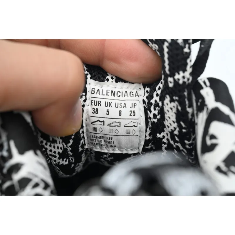 PK God Batch Balenciaga Defender Graffiti 685611 W2RG1 9015