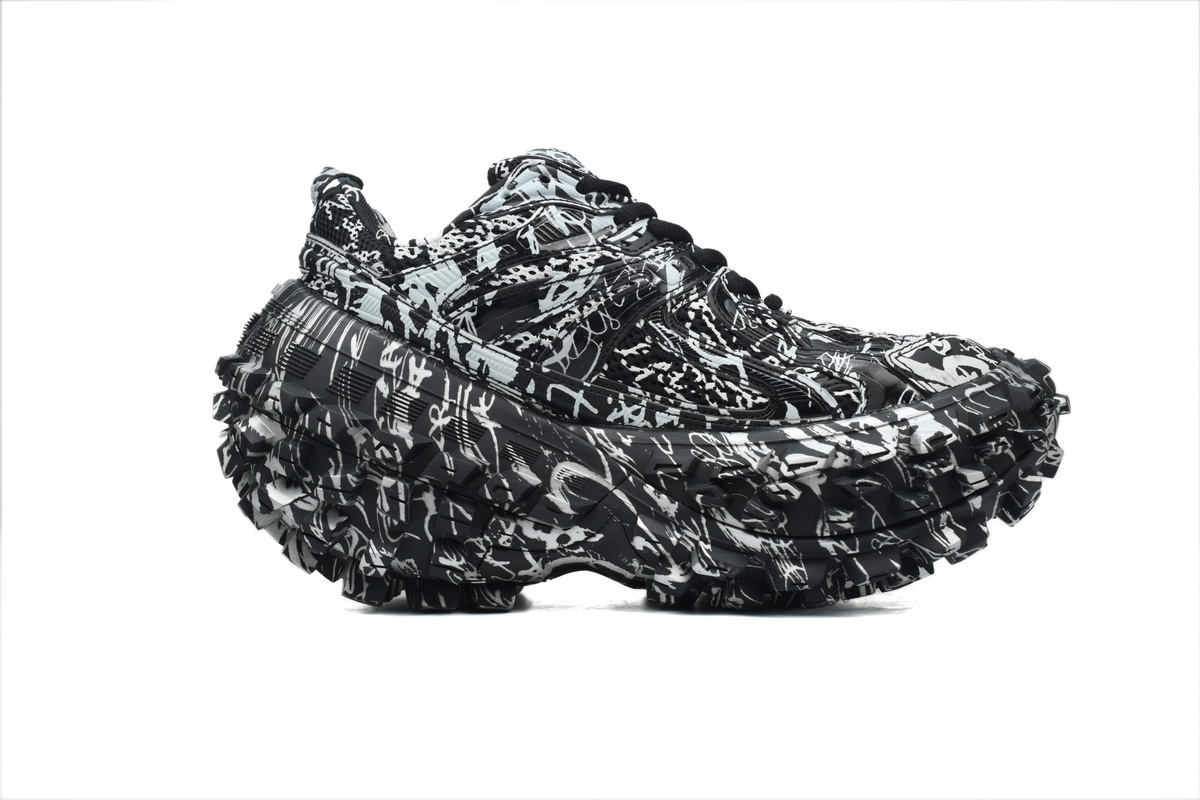 PK God Batch Balenciaga Defender Graffiti 685611 W2RG1 9015