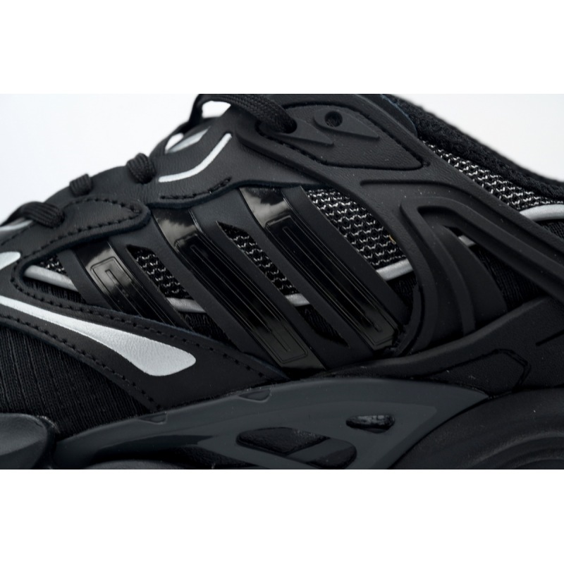 Adidas XLG Runner Deluxe All black