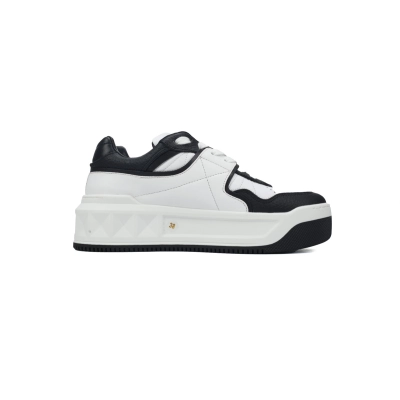 Valentino Garavani ONE STUD Low-Top Sneaker Black and white 02