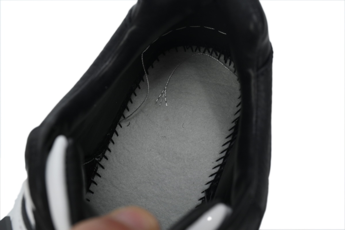 Valentino Garavani ONE STUD Low-Top Sneaker Black and white