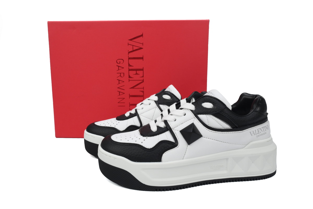 Valentino Garavani ONE STUD Low-Top Sneaker Black and white