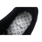 PK God Batch Louis Vuitton Trainer Black 1A7WET