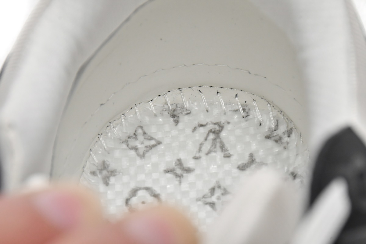 PK God Batch LOUIS VUITTON Trainer Black And White Cloth Cover VL1202