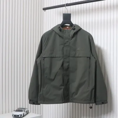 Burberry chest pocket embroidered warhorse plus cotton hooded jacket 01