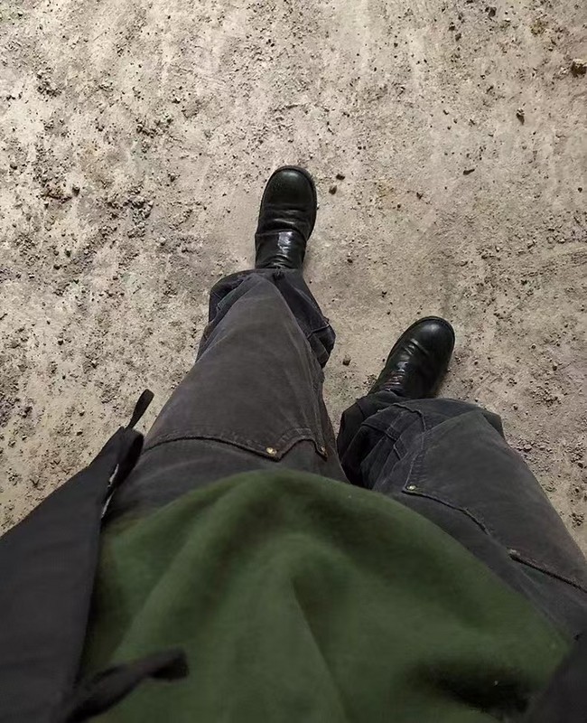 Carhartt washed distressed knee-length canvas overalls lumberjack pants