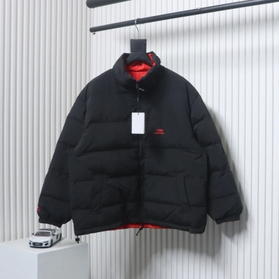 Balenciaga SPORTS ICON TRACKSUIT cocoon-shaped double-sided wide turtleback down jacket 01