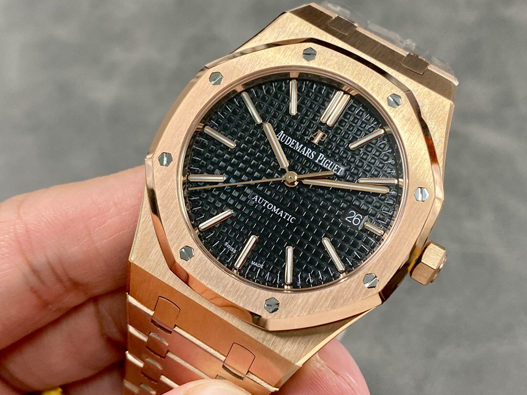 Audemars Piguet Royal Oak 15400OR.OO.1220OR.01