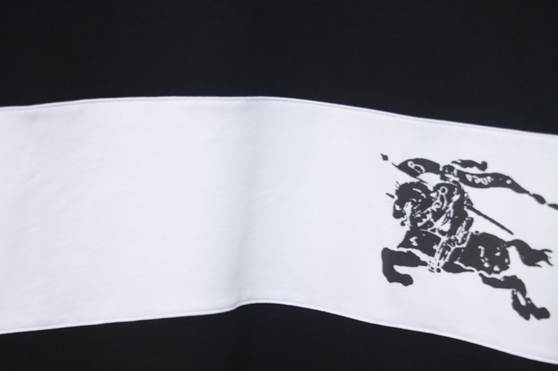 PK God Batch Burberry Black and white striped horse print short sleeves