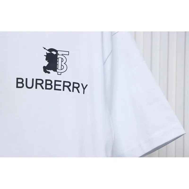 PK God Batch Burberry Spliced ​​War Horse Short Sleeve T-Shirt White