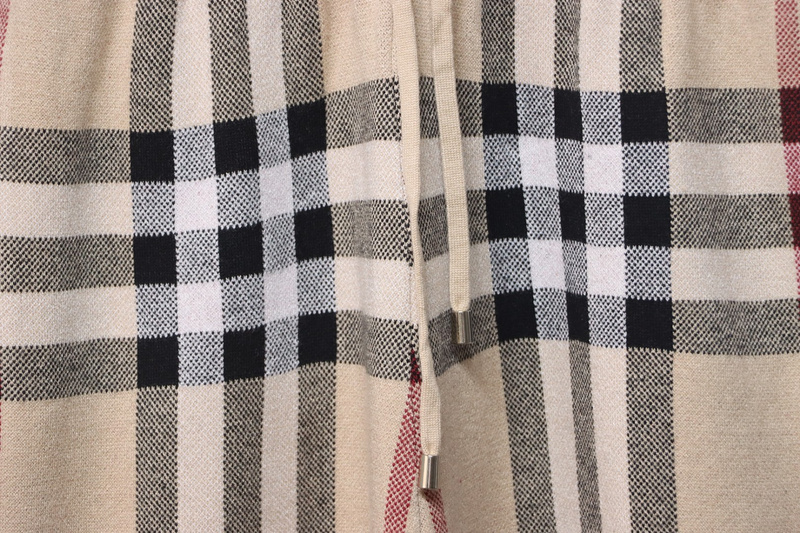 Burberry Large check knit shorts