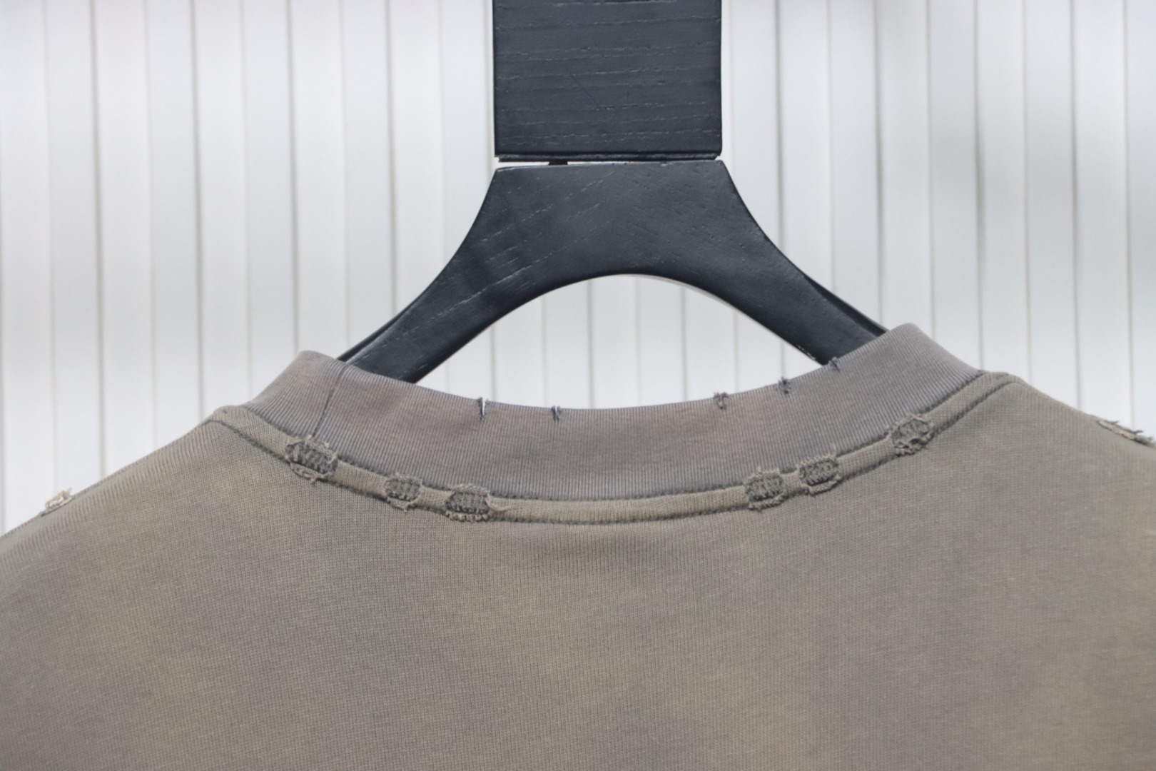 Balenciaga 25ss washed cola embroidery fried color hole short-sleeved T-shirt brown