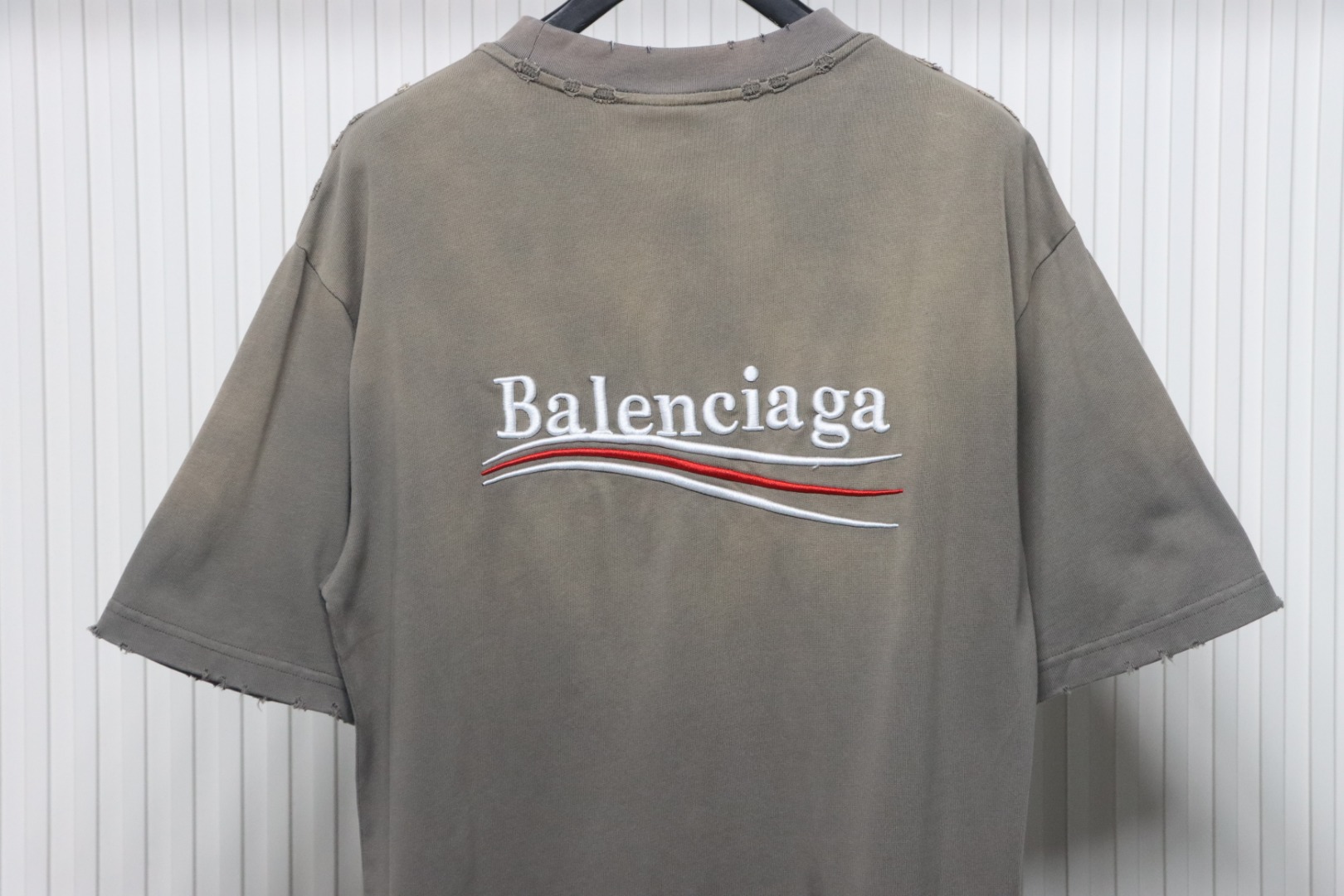 Balenciaga 25ss washed cola embroidery fried color hole short-sleeved T-shirt brown