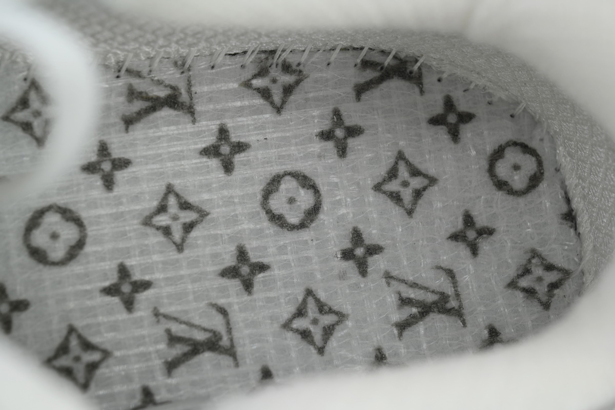 PK God Batch Louis Vuitton Run Tatic White