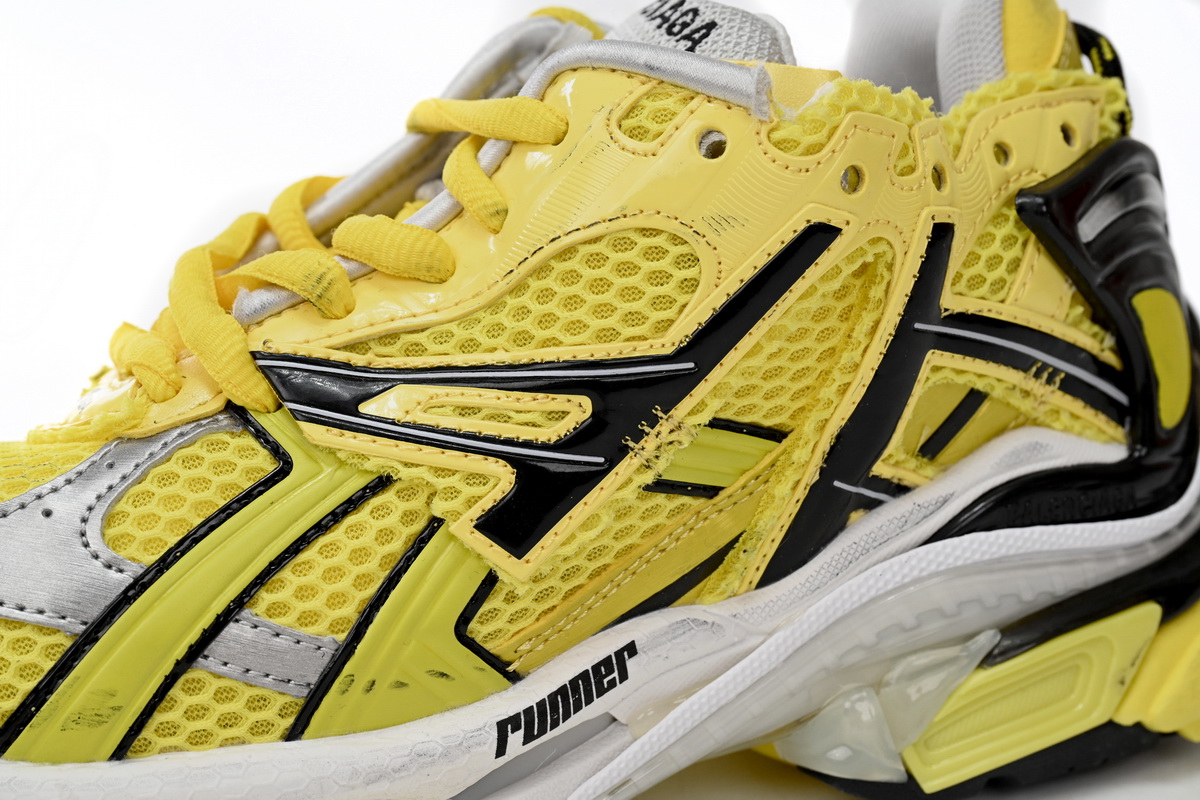 PK God Batch Balenciaga Runner Black Yellow 677402 W2RD3 0510