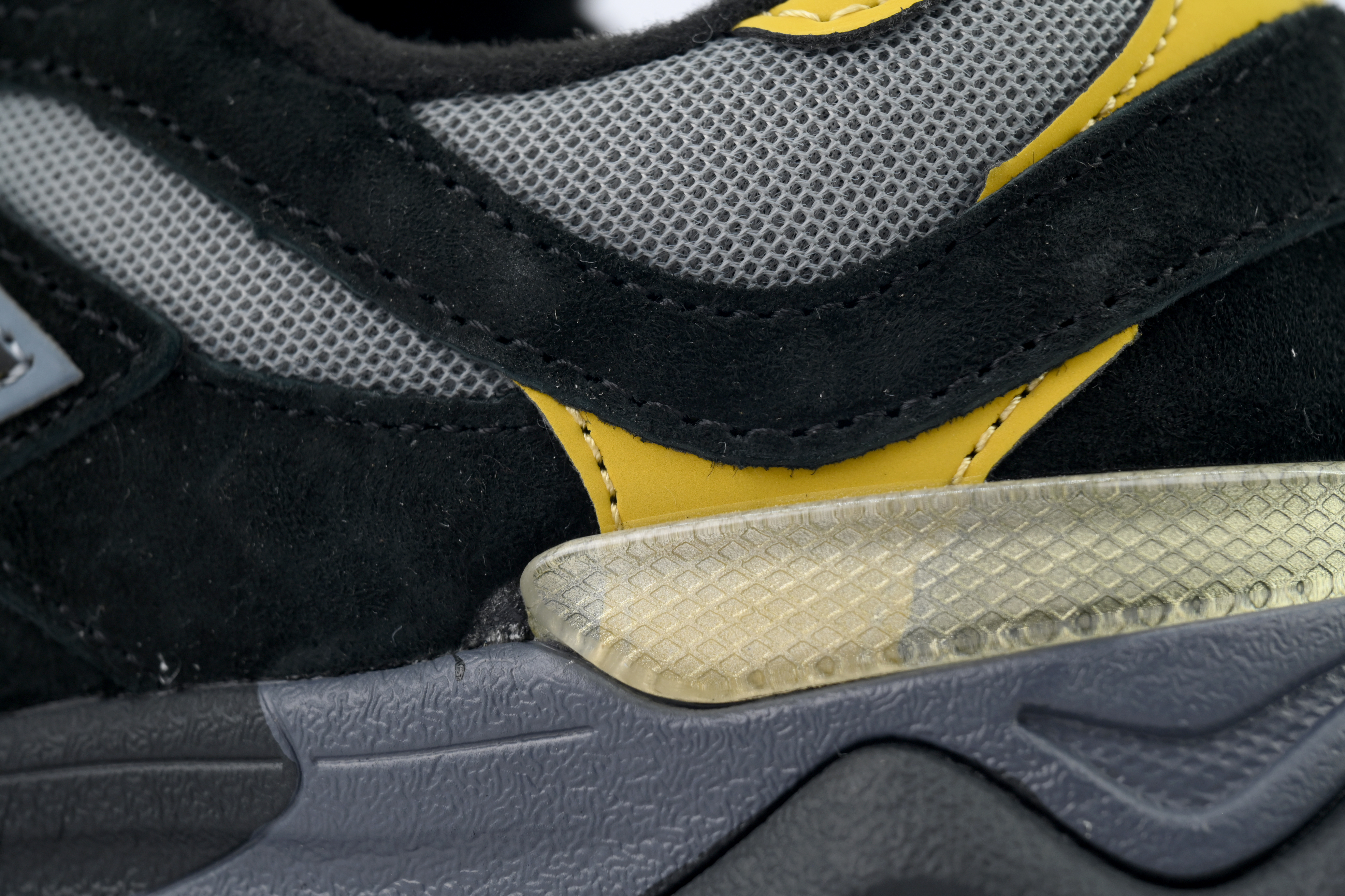 New Balance 9060 Black Yellow U9060TRZ