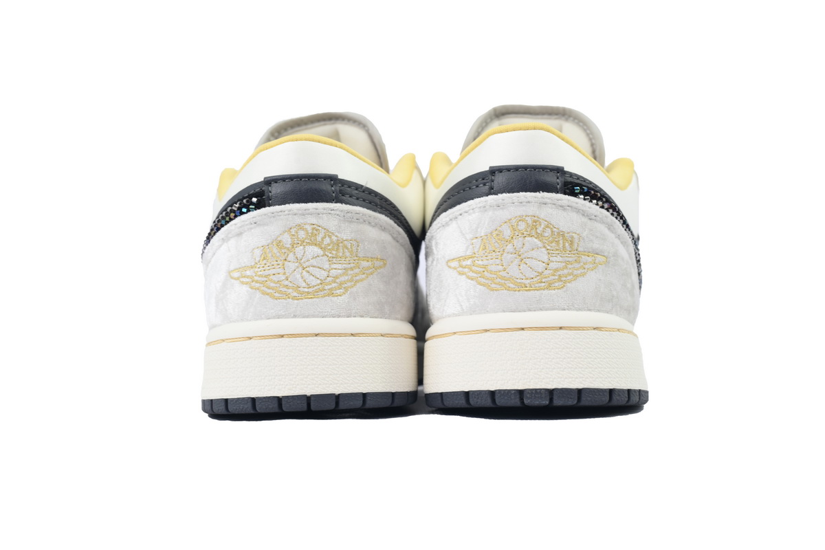PKstockx Air Jordan 1 Low SE 'Beaded Swoosh' DV1762-001