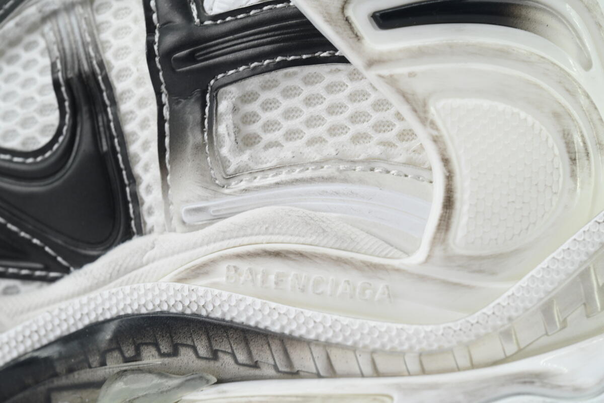 PK God Batch Balenciaga Runner Sneaker 'Gradient - White Black' 772774 WRUNG 9010