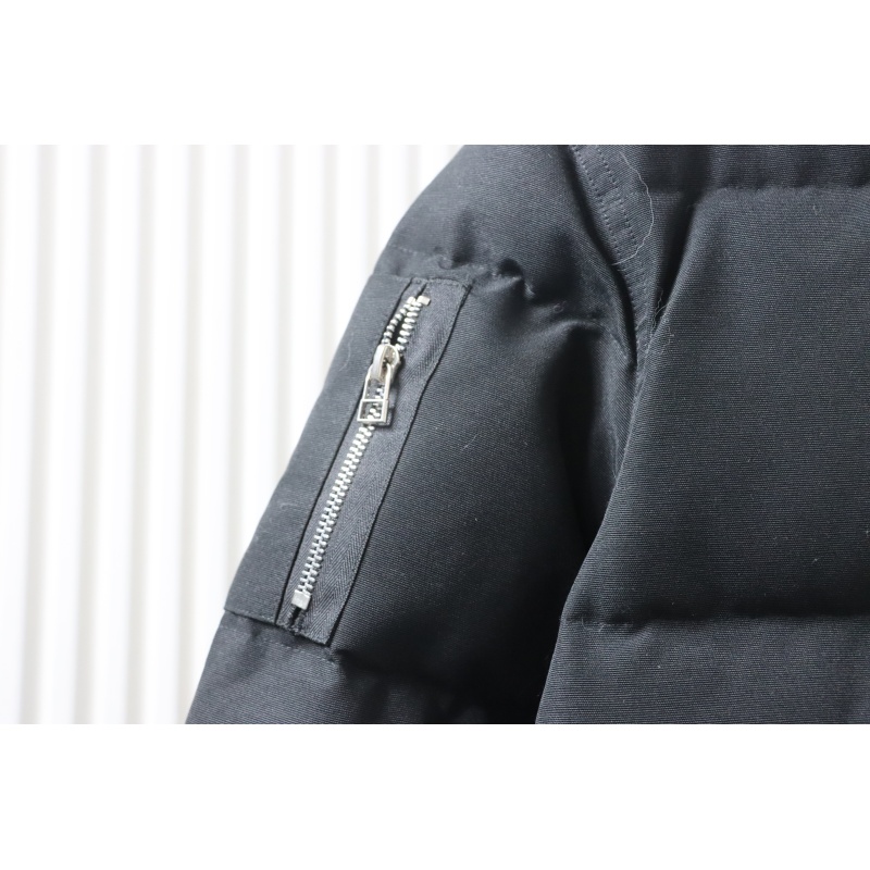  Moose knuckles  Zippered women's down jacket black