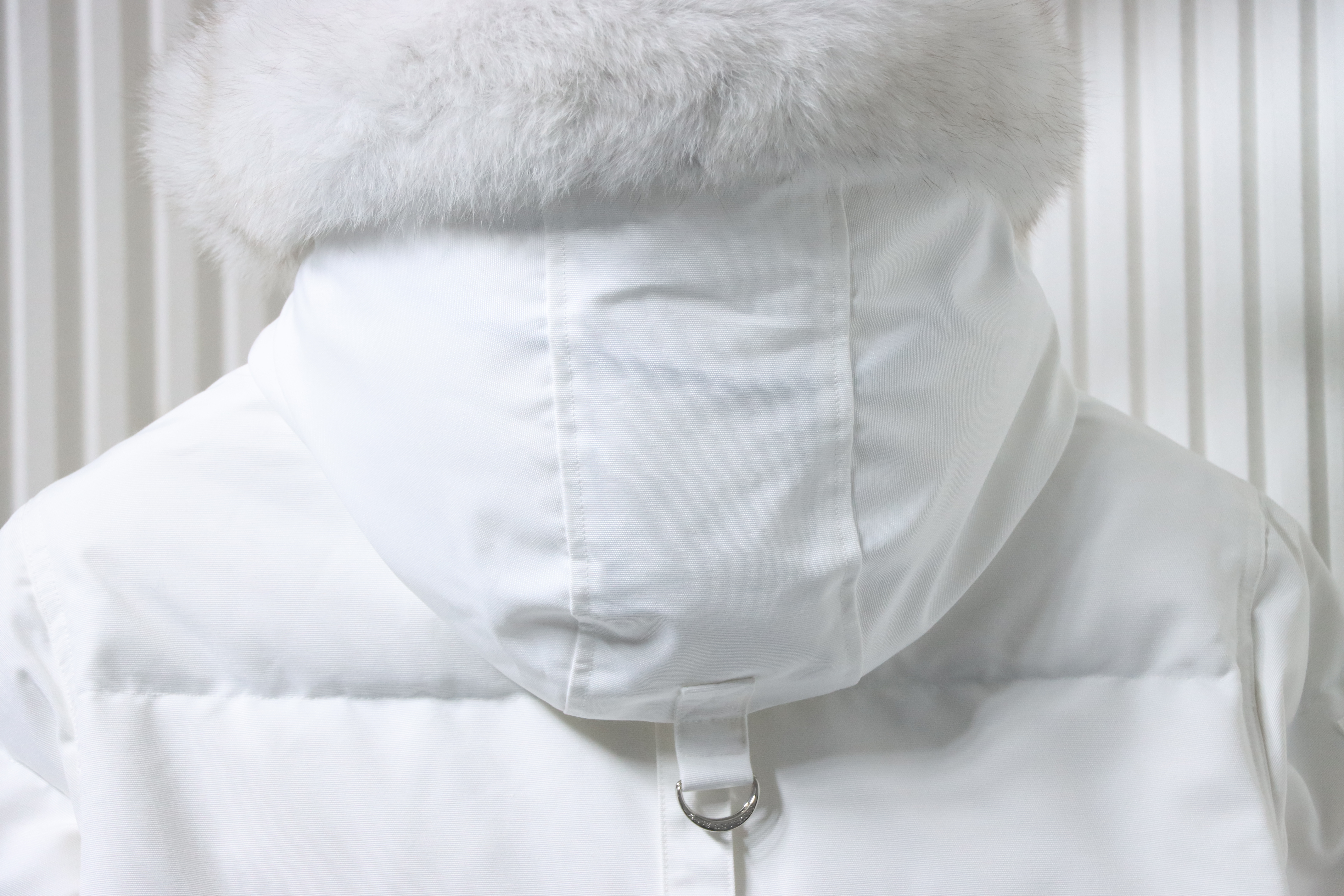 Moose knuckles Zippered women's down jacket white