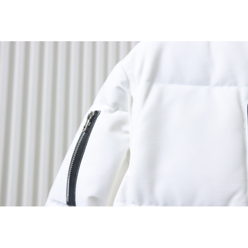  Moose knuckles  Zippered women's down jacket white
