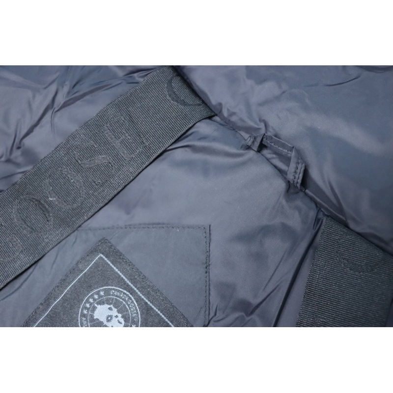   Canada Goose   Short black down jacket