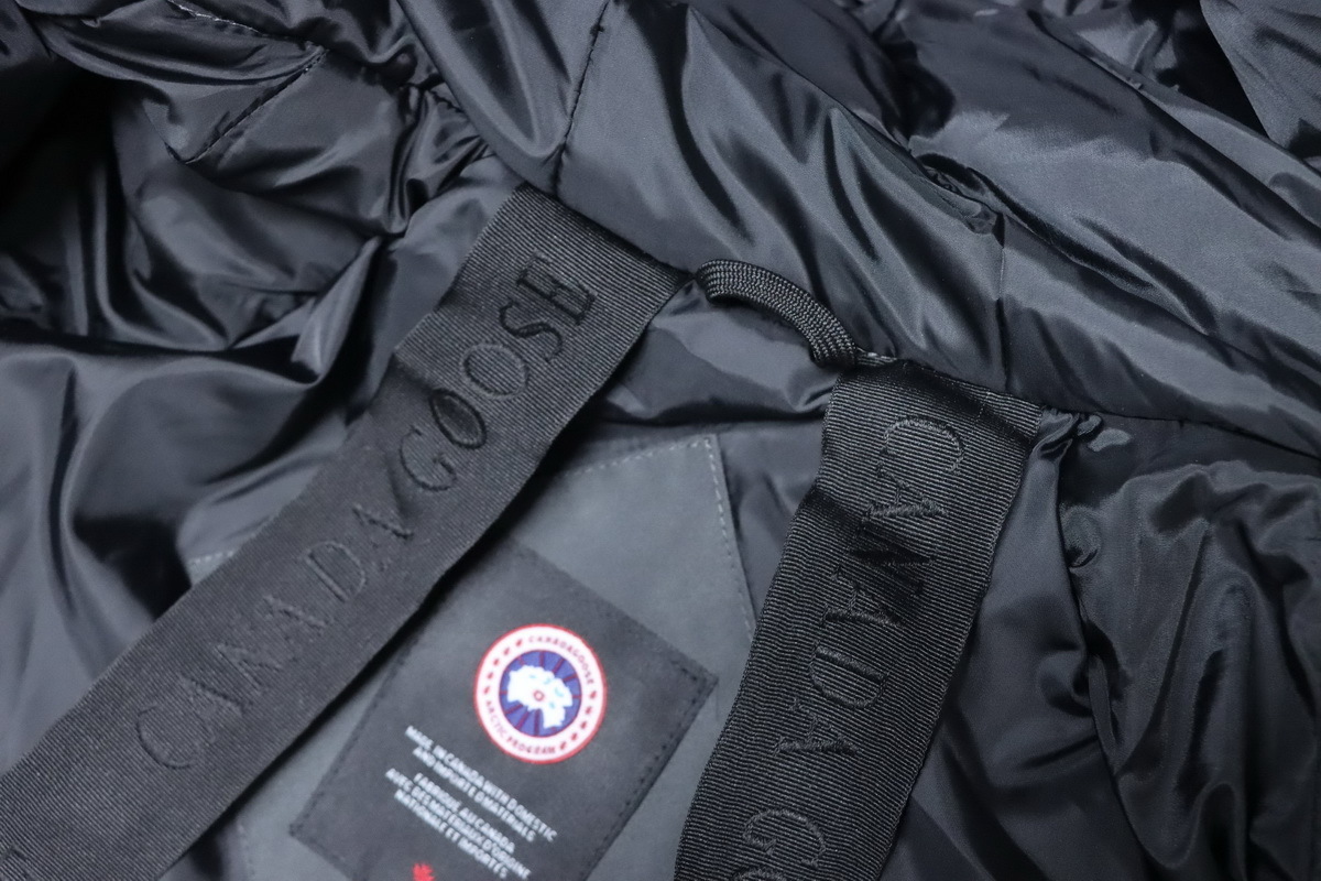  Canada Goose   Short   gray down jacket