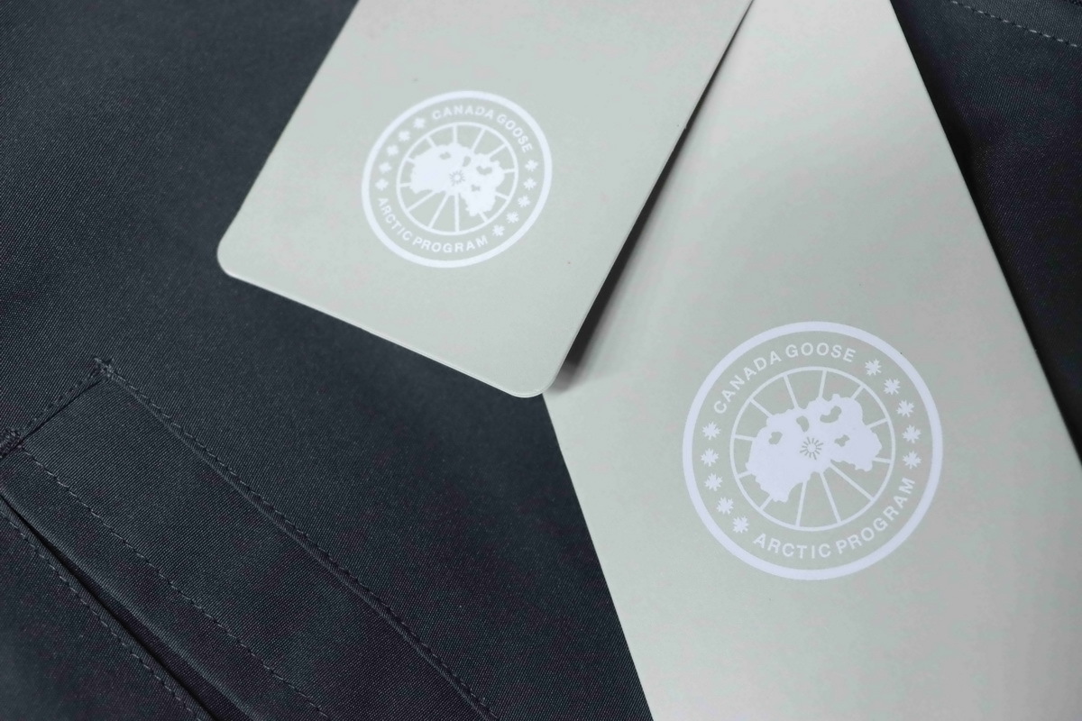  Canada Goose   Short   gray down jacket