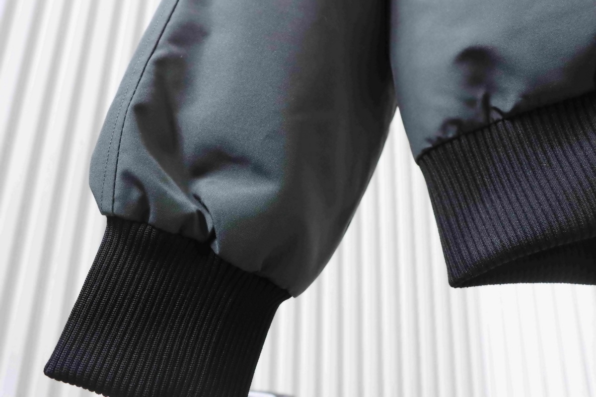  Canada Goose   Short   gray down jacket