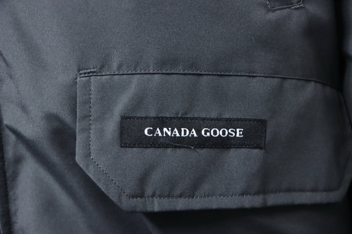  Canada Goose   Short   gray down jacket