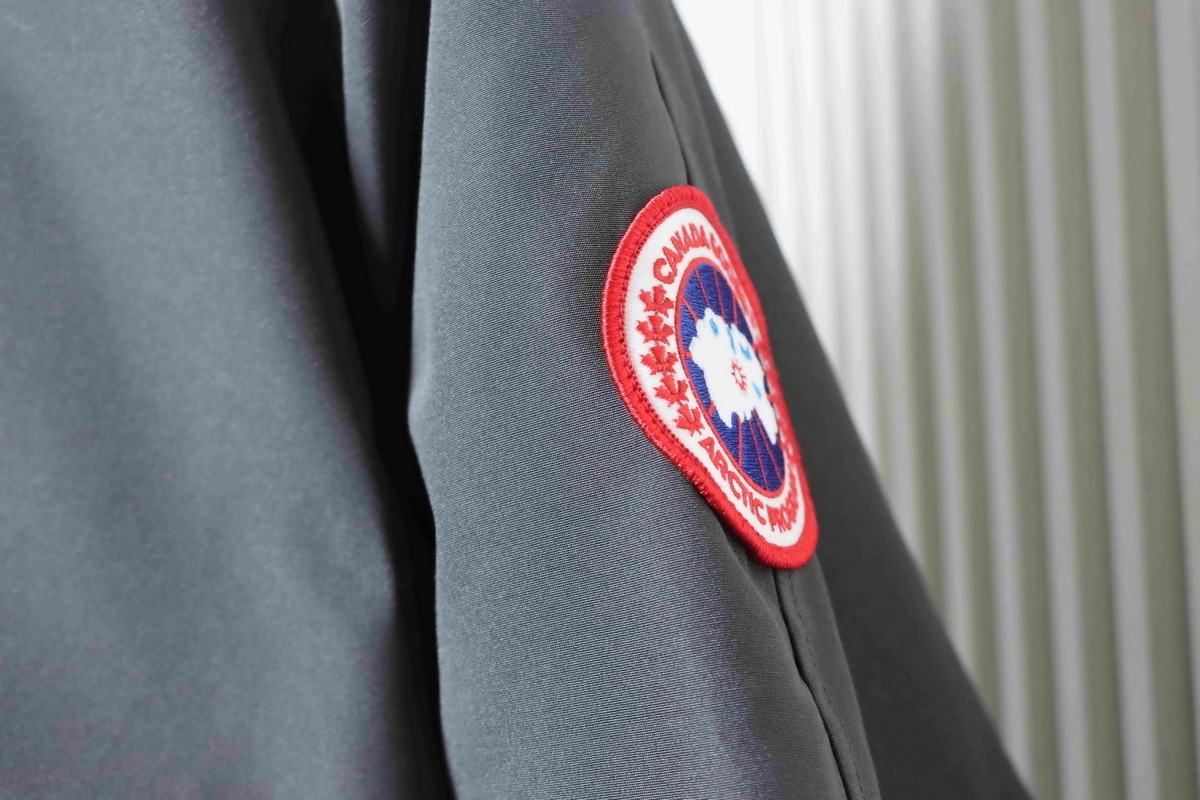  Canada Goose   Short   gray down jacket